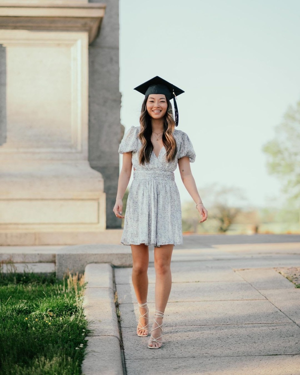 graduation outfit ideas Niche Utama Home How To Choose Your Perfect Graduation Outfit - Lulus